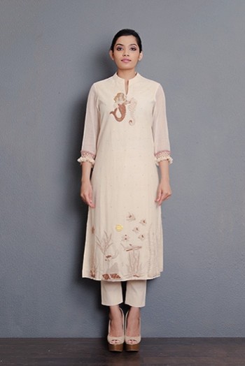 Off-white handwoven full hand embroidered kurta with kota sleeves