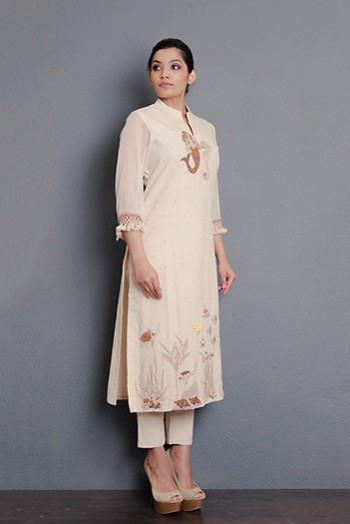 Off-white handwoven full hand embroidered kurta with kota sleeves