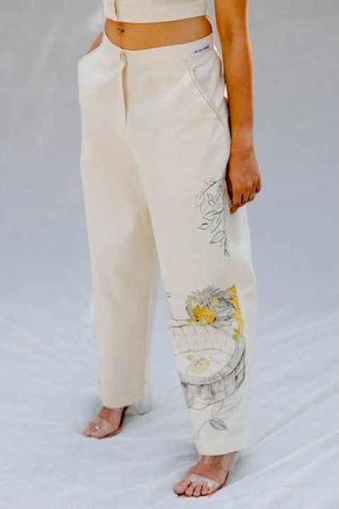 The clever rabbit hand-painted boyfriend pants with fold 